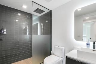 Luxury Condo w Rooftop Pool & Gym - 1