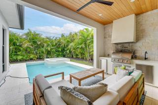Luxe Outdoor Living Naples Getaway 2 Mi to Beach! - Naples - 0