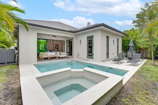 Luxe Outdoor Living Naples Getaway 2 Mi to Beach! - Naples - 9