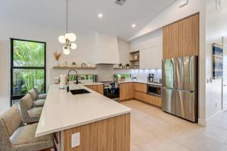 Luxe Outdoor Living Naples Getaway 2 Mi to Beach! - Naples - 2
