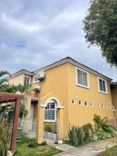 Casa en Urbanización Privada - Manta - 5