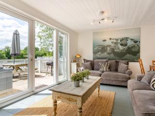 3 Bed in South Cerney HIC06 - South Cerney - 0