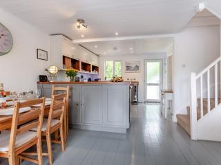 3 Bed in South Cerney HIC06 - South Cerney - 3
