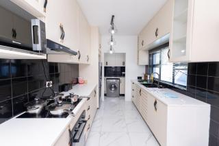 3bd home with fast wifi, pool, near CBD & Airport - Gaborone - 9