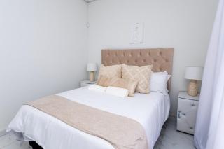 3bd home with fast wifi, pool, near CBD & Airport - Gaborone - 8