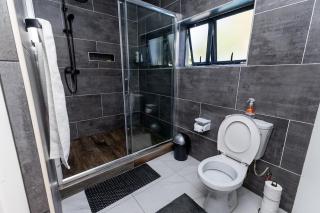 3bd home with fast wifi, pool, near CBD & Airport - Gaborone - 7