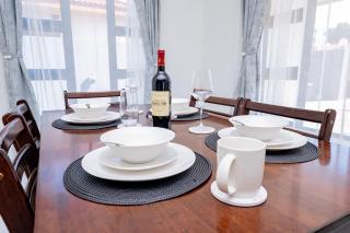 3bd home with fast wifi, pool, near CBD & Airport - Gaborone - 2