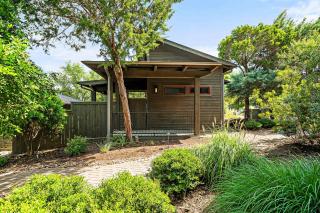 Cozy Lake Cabin - 1BR Pickleball BBQ & Firepit - Edgewater Beach - 0