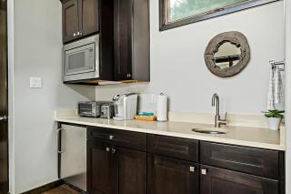 Cozy Lake Cabin - 1BR Pickleball BBQ & Firepit - Edgewater Beach - 1
