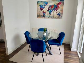 Spacious 2 Bedroom Home with Garden and Driveway near Wimbledon - London - 5