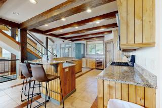 8 Bed 5 Bath Vacation home in Fish Haven - 3