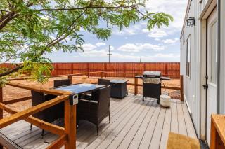 Convient tiny home private deck - 5