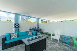 Blue Bungalow New Listing Canal Front Dock Pool - 9