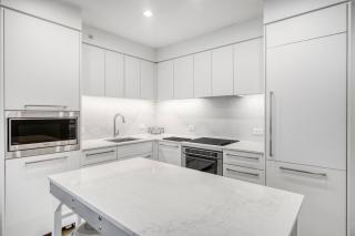 One bedroom on 17 ave Stylish DT Views w Free Parking - Calgary - 8