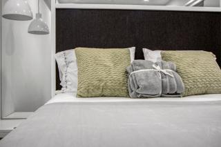 One bedroom on 17 ave Stylish DT Views w Free Parking - Calgary - 5