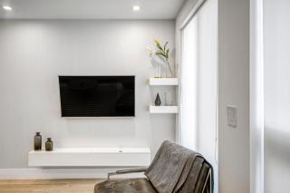 One bedroom on 17 ave Stylish DT Views w Free Parking - Calgary - 4