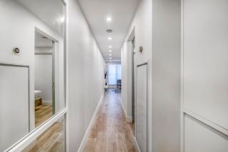 One bedroom on 17 ave Stylish DT Views w Free Parking - Calgary - 2