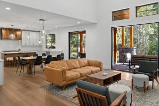 New Luxury Home with Hot Tub, Firepit and Forest View - Cle Elum - 1