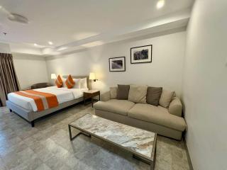 Sheryll Escapes - La Grande Phase 2, Grand Studio 305 with Balcony, Wifi & Netflix - Angeles - 8