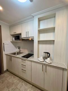 Sheryll Escapes - La Grande Phase 2, Grand Studio 305 with Balcony, Wifi & Netflix - Angeles - 7