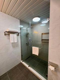Sheryll Escapes - La Grande Phase 2, Grand Studio 305 with Balcony, Wifi & Netflix - Angeles - 5
