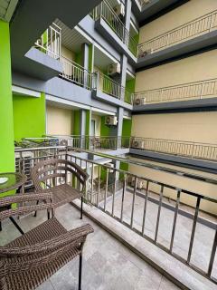 Sheryll Escapes - La Grande Phase 2, Grand Studio 305 with Balcony, Wifi & Netflix - Angeles - 4