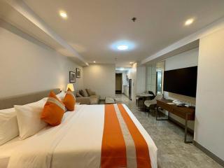 Sheryll Escapes - La Grande Phase 2, Grand Studio 305 with Balcony, Wifi & Netflix - Angeles - 1