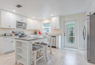 Cozy Modern Home-Renovated Retreat,Prime Location - Melbourne - 6
