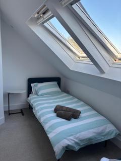 2 Bed First Floor Flat with large driveway and garden - Bournemouth - 7