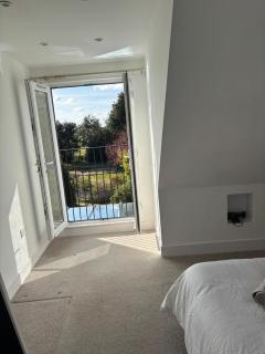 2 Bed First Floor Flat with large driveway and garden - Bournemouth - 5