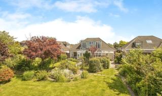 2 Bed First Floor Flat with large driveway and garden - Bournemouth - 0