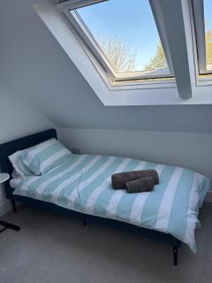 2 Bed First Floor Flat with large driveway and garden - Bournemouth - 2