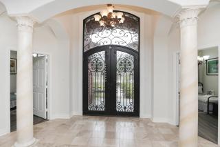 Private Backyard Oasis Spacious Home in Humble! - Houston - 7