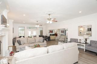 Private Backyard Oasis Spacious Home in Humble! - Houston - 6