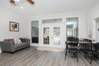 Private Backyard Oasis Spacious Home in Humble! - Houston - 4