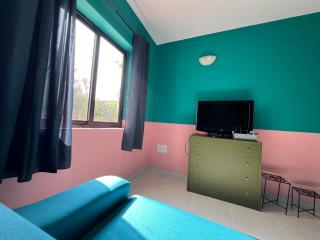 Chic & Cheerful - 2 Bedroom Apartment in Central St Julians - St Julian's - 5