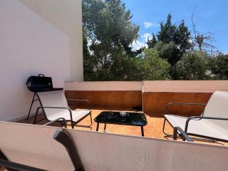 Chic & Cheerful - 2 Bedroom Apartment in Central St Julians - St Julian's - 9