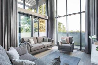 Skyline Serenity I Exquisite 3 Bedroom Ultra I Luxury Penthouse I Long Stay - Belfast - 2