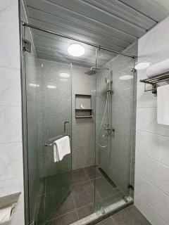 Sheryll Escapes - La Grande Phase 2, Grand Studio 516 with Balcony, Wifi & Netflix - Angeles - 1