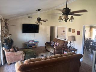 Peaceful & Cozy 3 bedroom Ranch-Home w/Fireplace - Hemet - 7