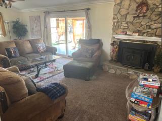 Peaceful & Cozy 3 bedroom Ranch-Home w/Fireplace - Hemet - 8