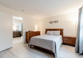 Webster Hill Suites - Inviting Comfort with Office Essentials - New Britain - 6