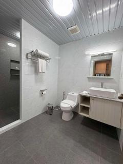 Sheryll Escapes - La Grande Phase 2, Grand Studio 524 with Balcony, Wifi & Netflix - Angeles - 6