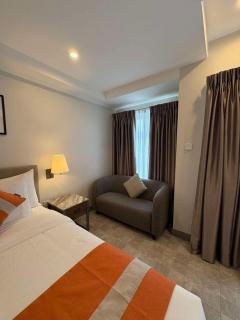Sheryll Escapes - La Grande Phase 2, Grand Studio 524 with Balcony, Wifi & Netflix - Angeles - 5