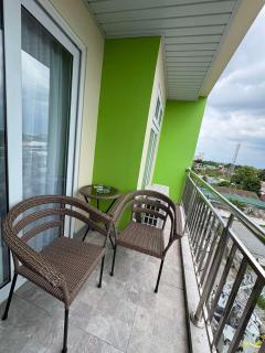 Sheryll Escapes - La Grande Phase 2, Grand Studio 524 with Balcony, Wifi & Netflix - Angeles - 4
