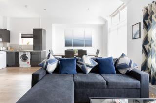 Top Floor, City Centre, Parking I Long Stay - Belfast - 0