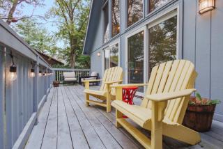 Fireplace Fire Pit Covered Porch & Resort Access - Hedgesville - 5