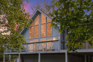 Fireplace Fire Pit Covered Porch & Resort Access - Hedgesville - 7