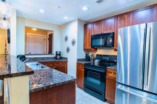 5113 Luxurious living at its finest close to the pool with private courtyard and BBQ - 1