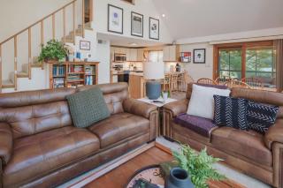 Fireplace Fire Pit Covered Porch & Resort Access - Hedgesville - 1